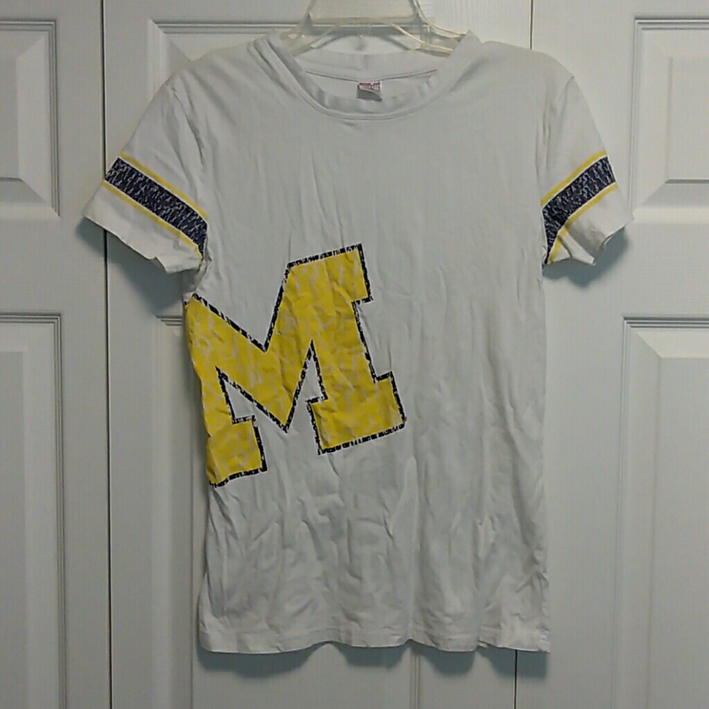 Young Miss T-shirt U of M sideline apparel