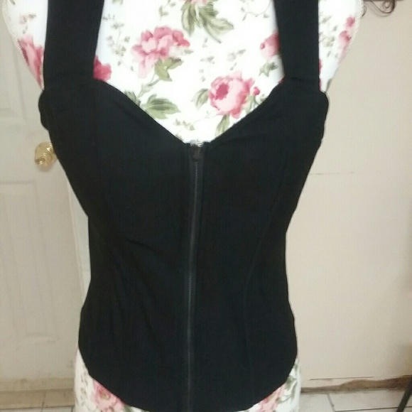 Vest - Picture 2 of 3