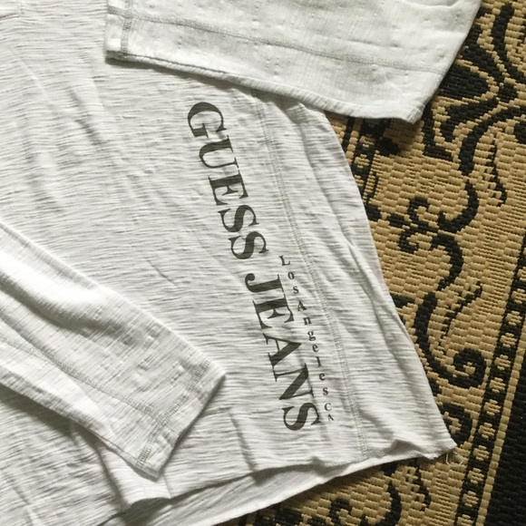 🏝❓GUESS Top ❓🏝 - Picture 2 of 3