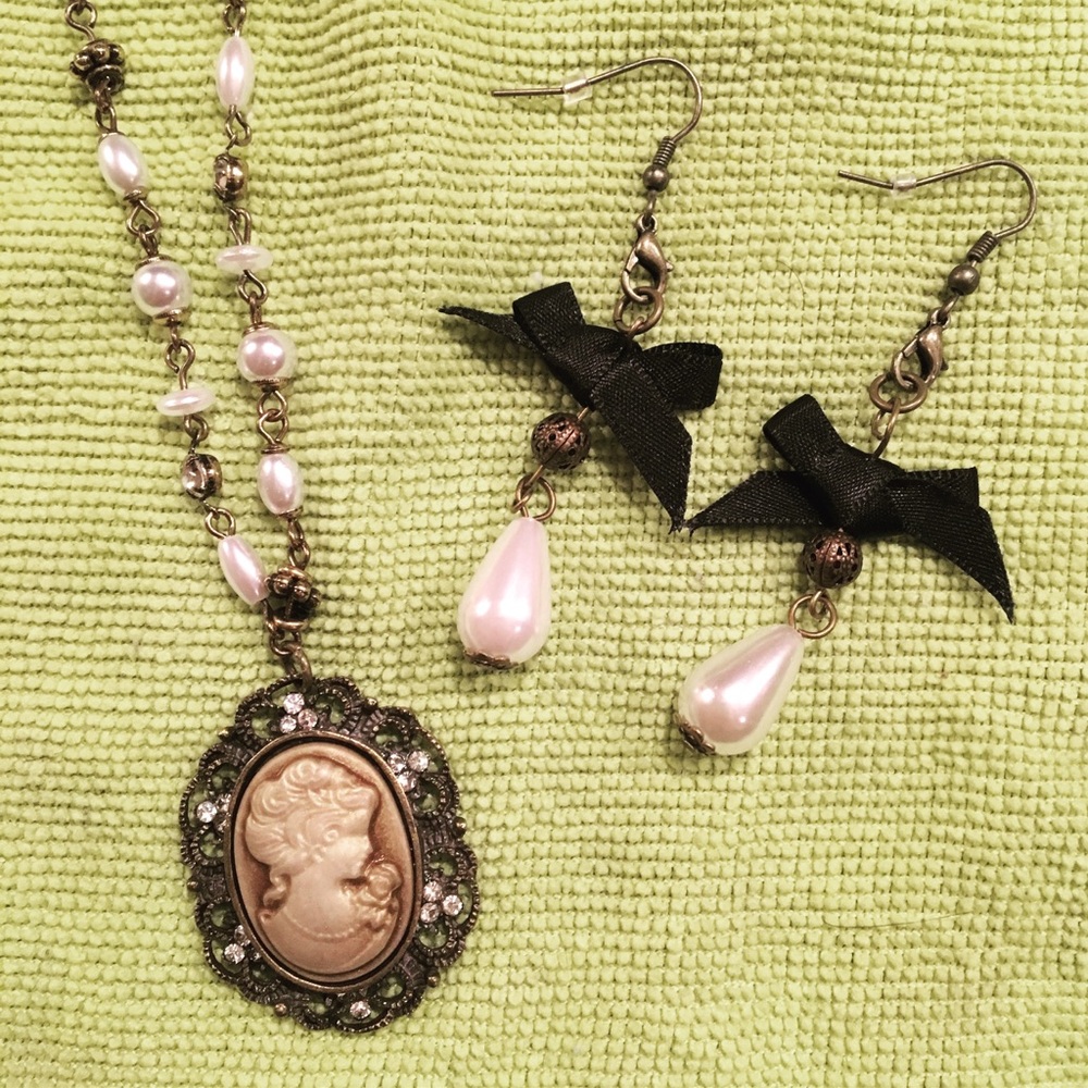 vintage cameo necklace and earring set