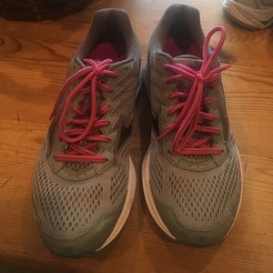 Mizuno wave rider 20 size 7