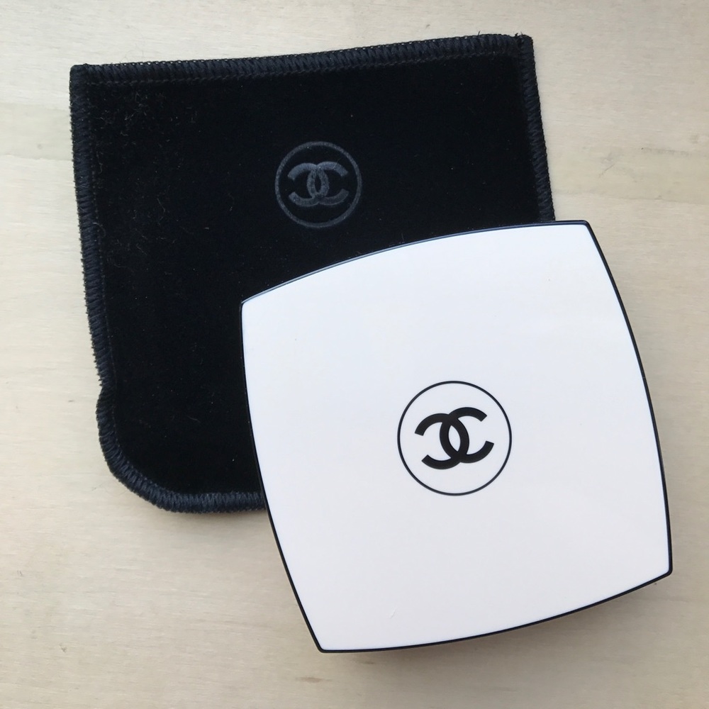 Chanel Les Beiges compact no. 10