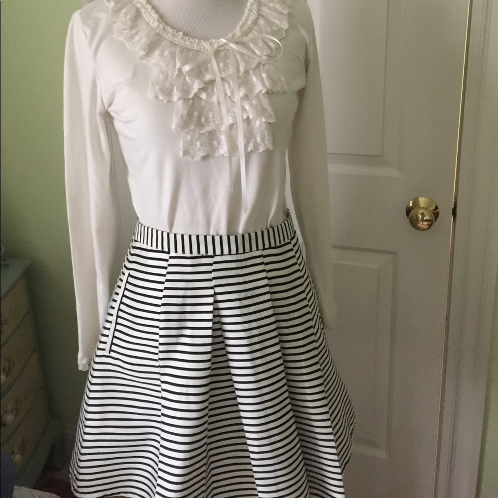 Cute brand new forever 21 skirt