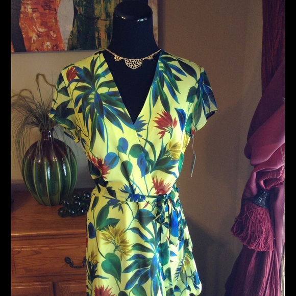 undefined Dresses & Skirts - Taylor Dresses Tropical Floral Flounce Bottom