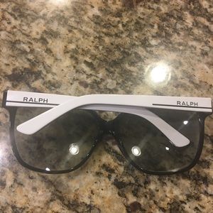 Ralph by RL black and white sunnies 🕶