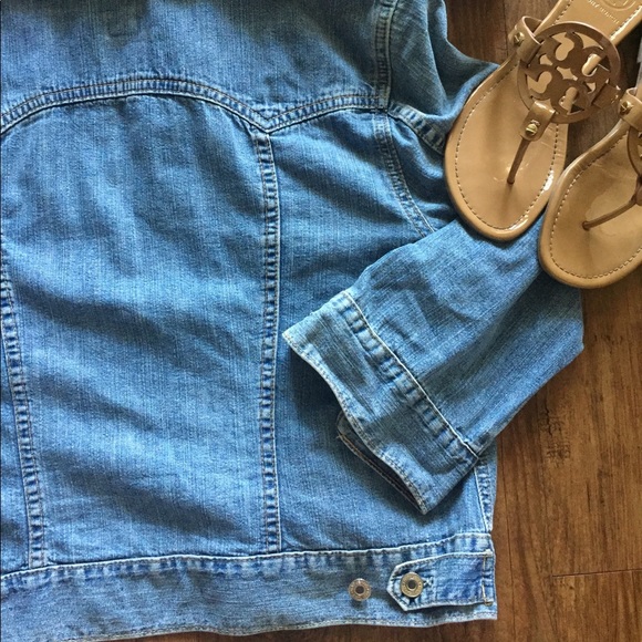 Gap Denim Jacket 🌵 - Picture 2 of 3