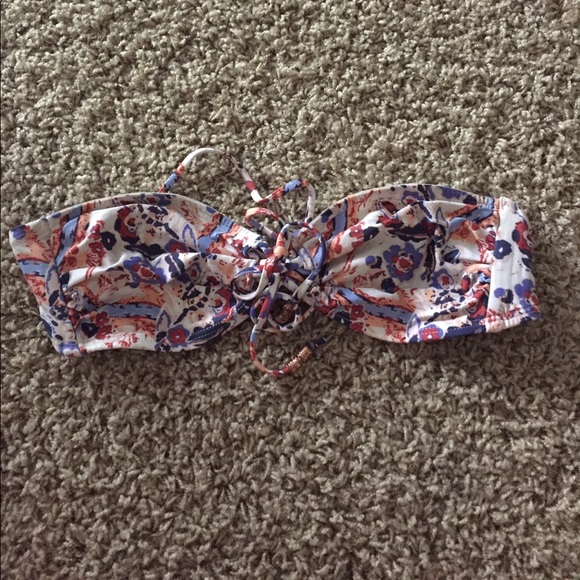 Swimsuit top - Picture 1 of 3