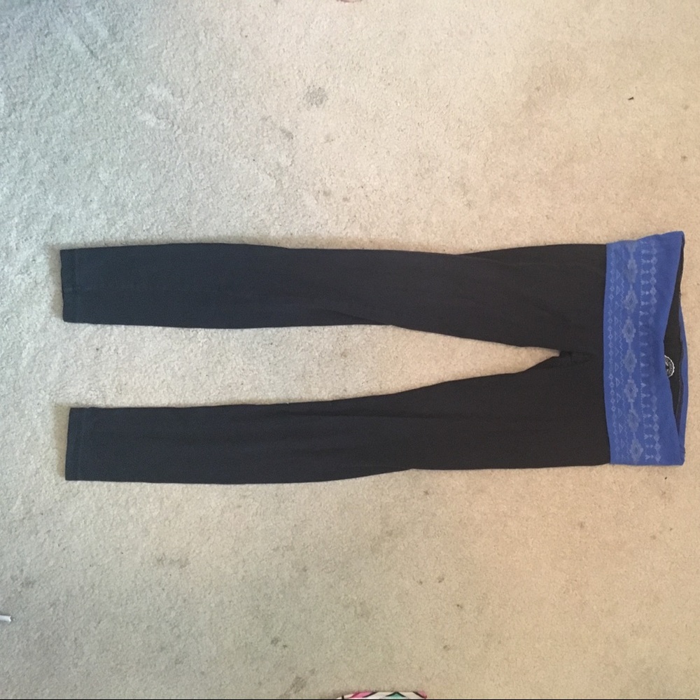 Black leggings with blue band