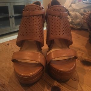 Size 7 Gianni Bini Wedges