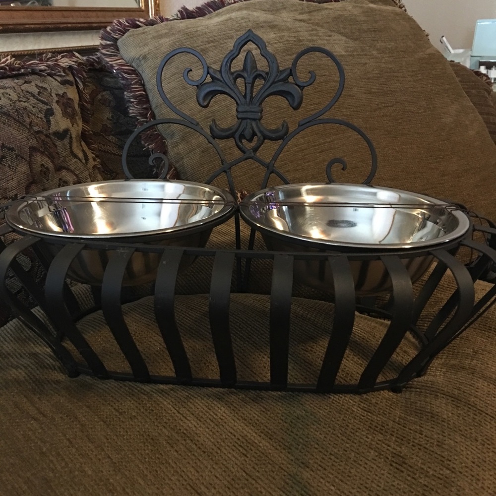 NEW! Pet bowl set!! PRICE IS FIRM