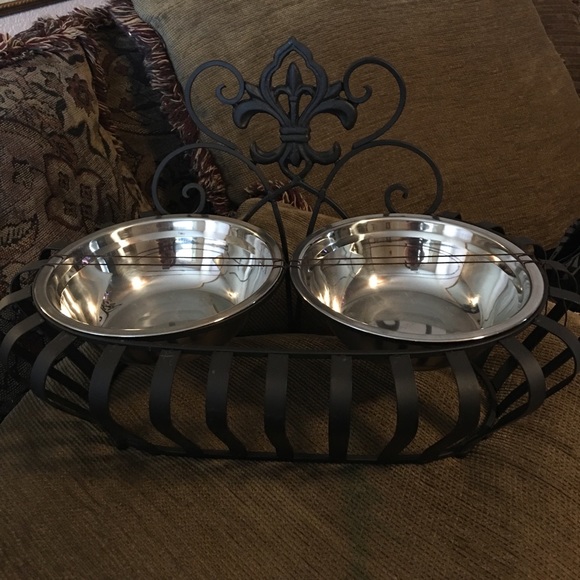 NEW! Pet bowl set!! PRICE IS FIRM - Picture 2 of 3