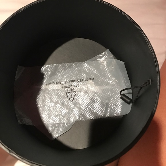 Ugg Furry Earmuff Headphones NWT SOLD - Picture 8 of 8