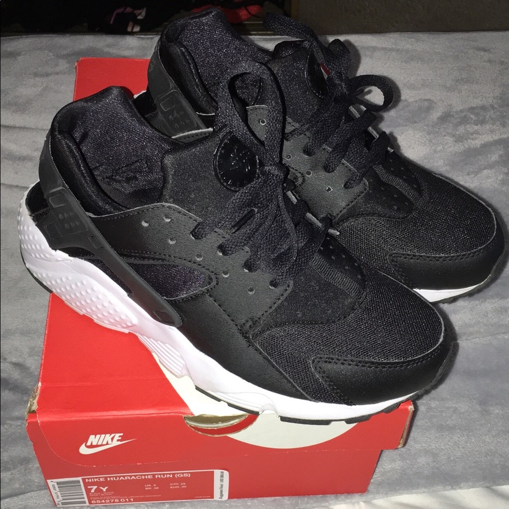 In sale today only!! Nike huarache run