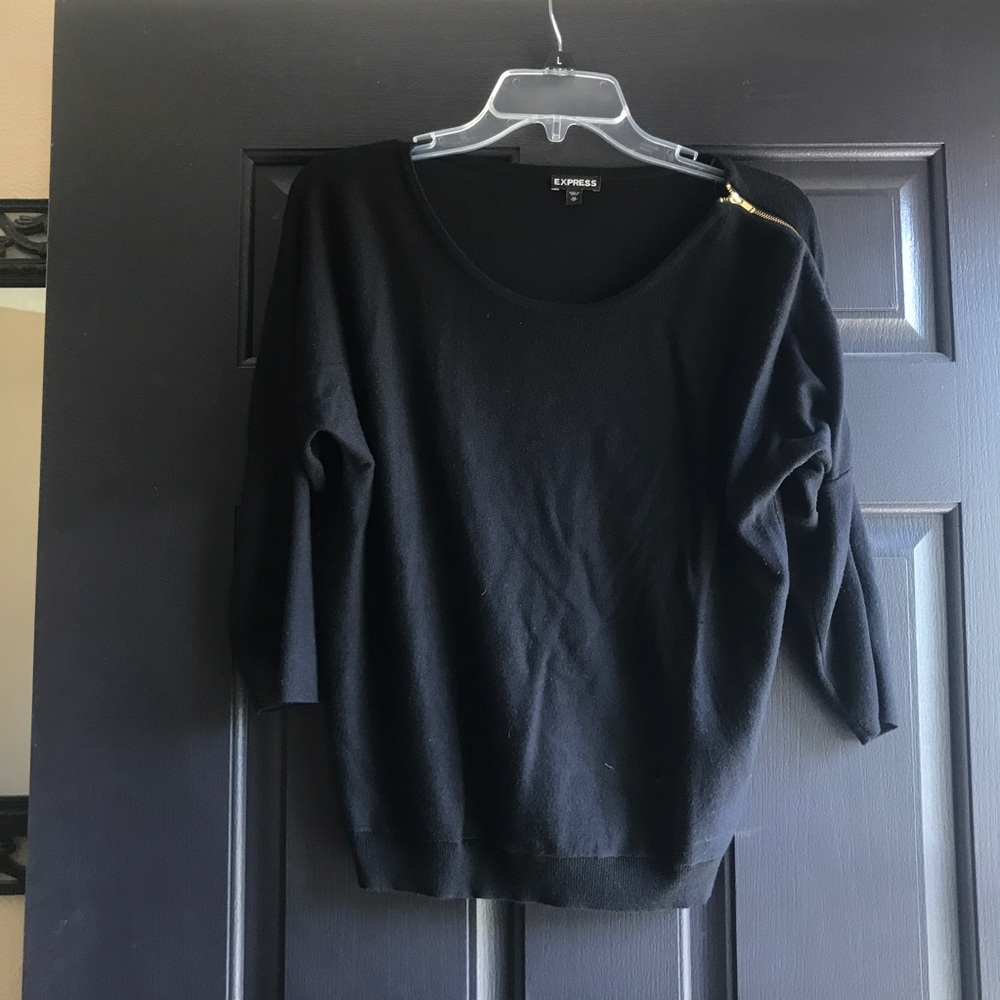 Block sweater with gold zipper on the sleeve