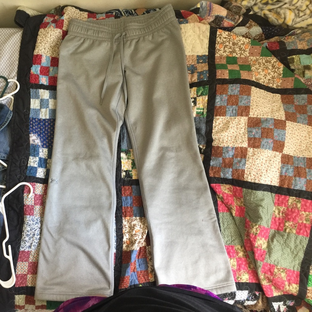 Light grey UNDER ARMOUR sweatpants