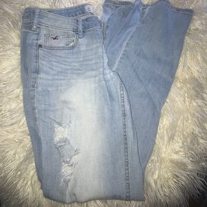 HOLLISTER BOOTCUT RIPPED JEANS: SIZE 5