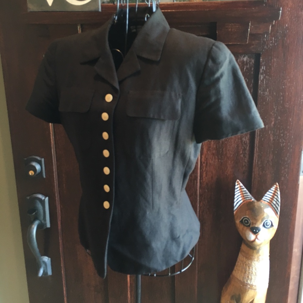 Ann Taylor short sleeved blazer in black.