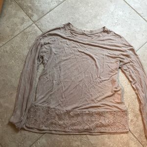 Comfortable long sleeve blouse with lace trim
