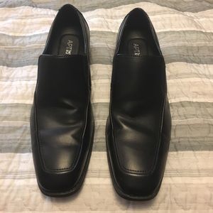 Men's dress shoes