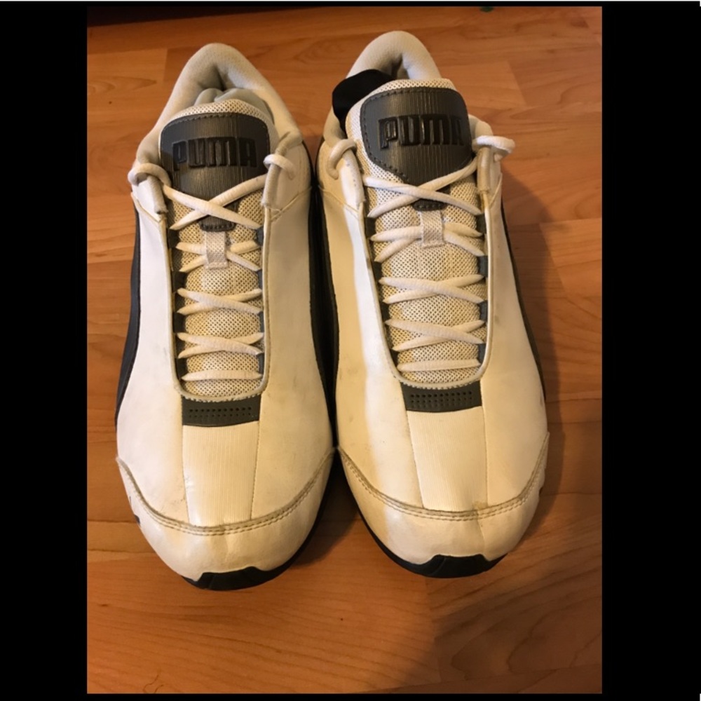 Pumas gym shoes