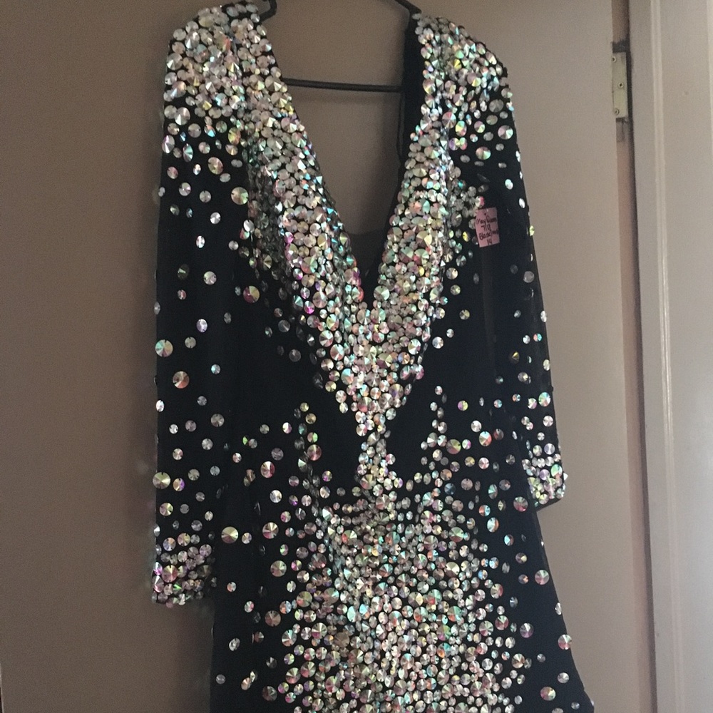 Stunning rhinestone cocktail dress 🎉FLASH SALE🎉