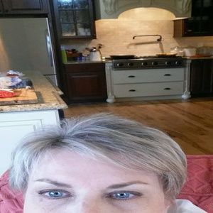 Meet your Posher, Toni