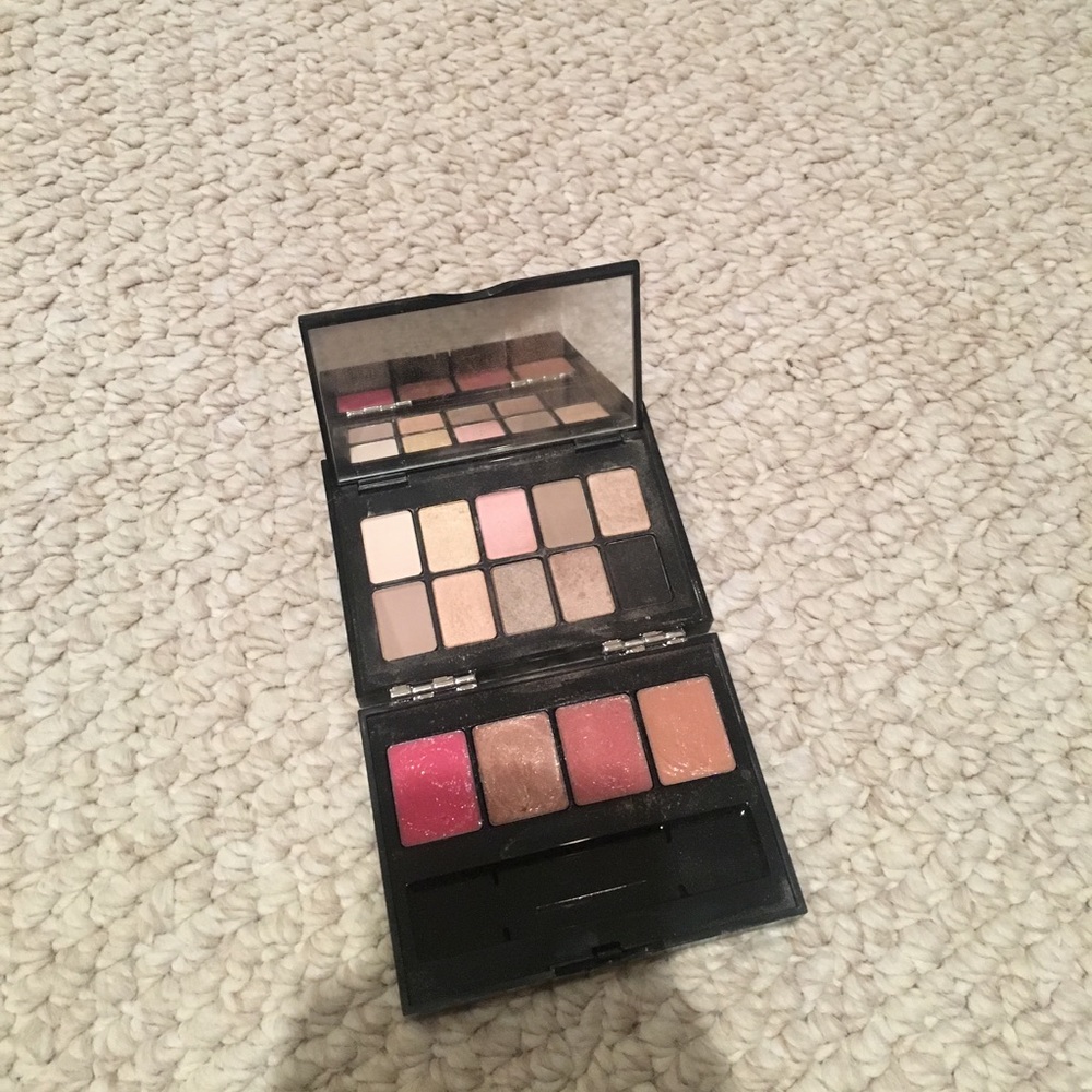 RARE Bobbi brown lip and eye palette (BELLINI)