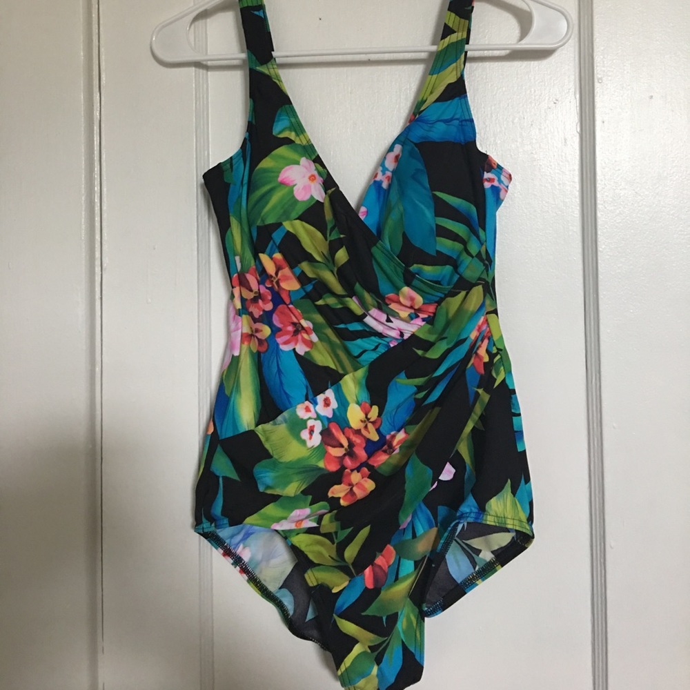 Bathing suit - Picture 2 of 5