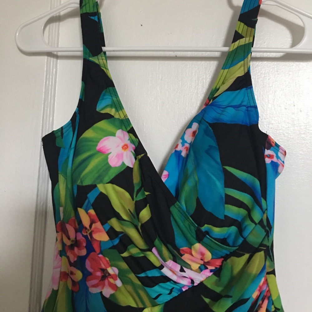 Bathing suit - Picture 3 of 5