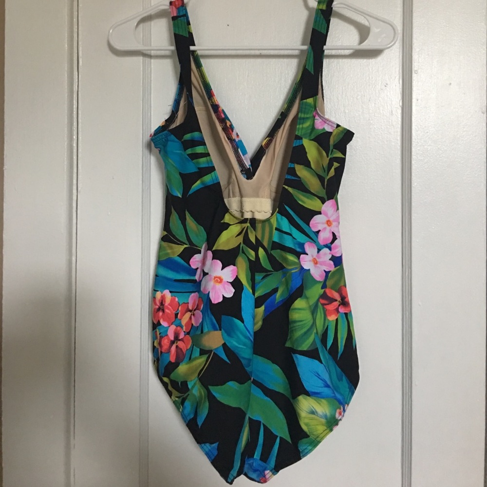 Bathing suit - Picture 4 of 5