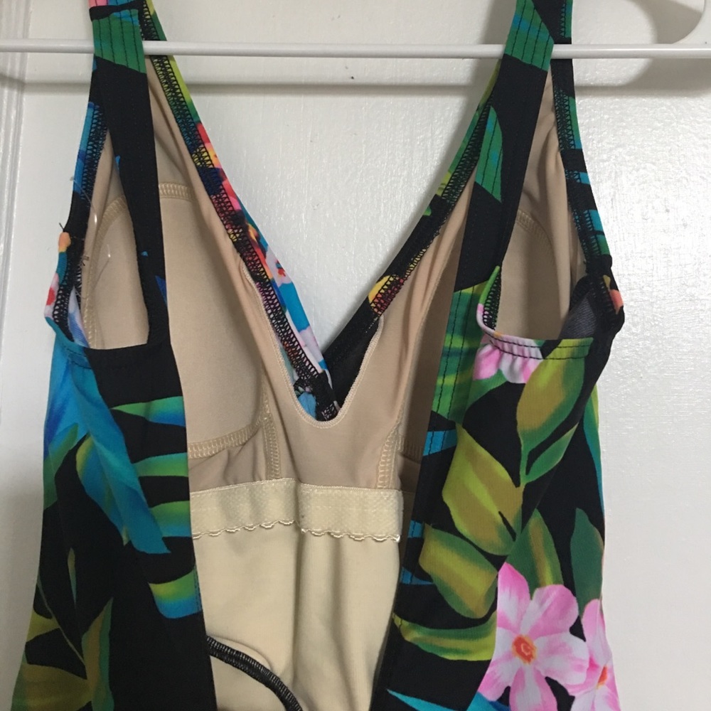 Bathing suit - Picture 5 of 5