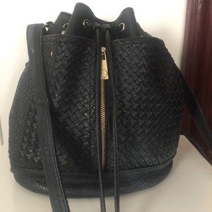 ◾️ Steve Madden Versatile Bucket Bag!! ⬛️💕