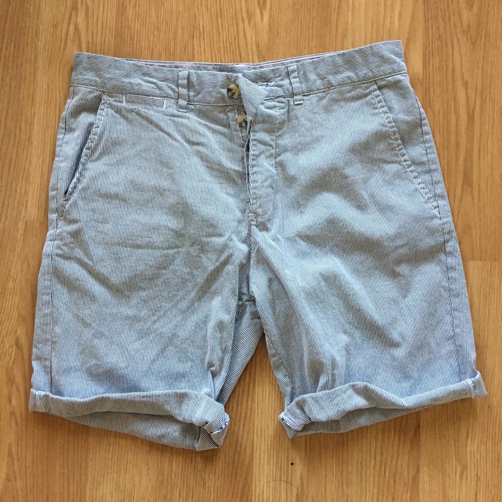 Pinstripe shorts in grey blue