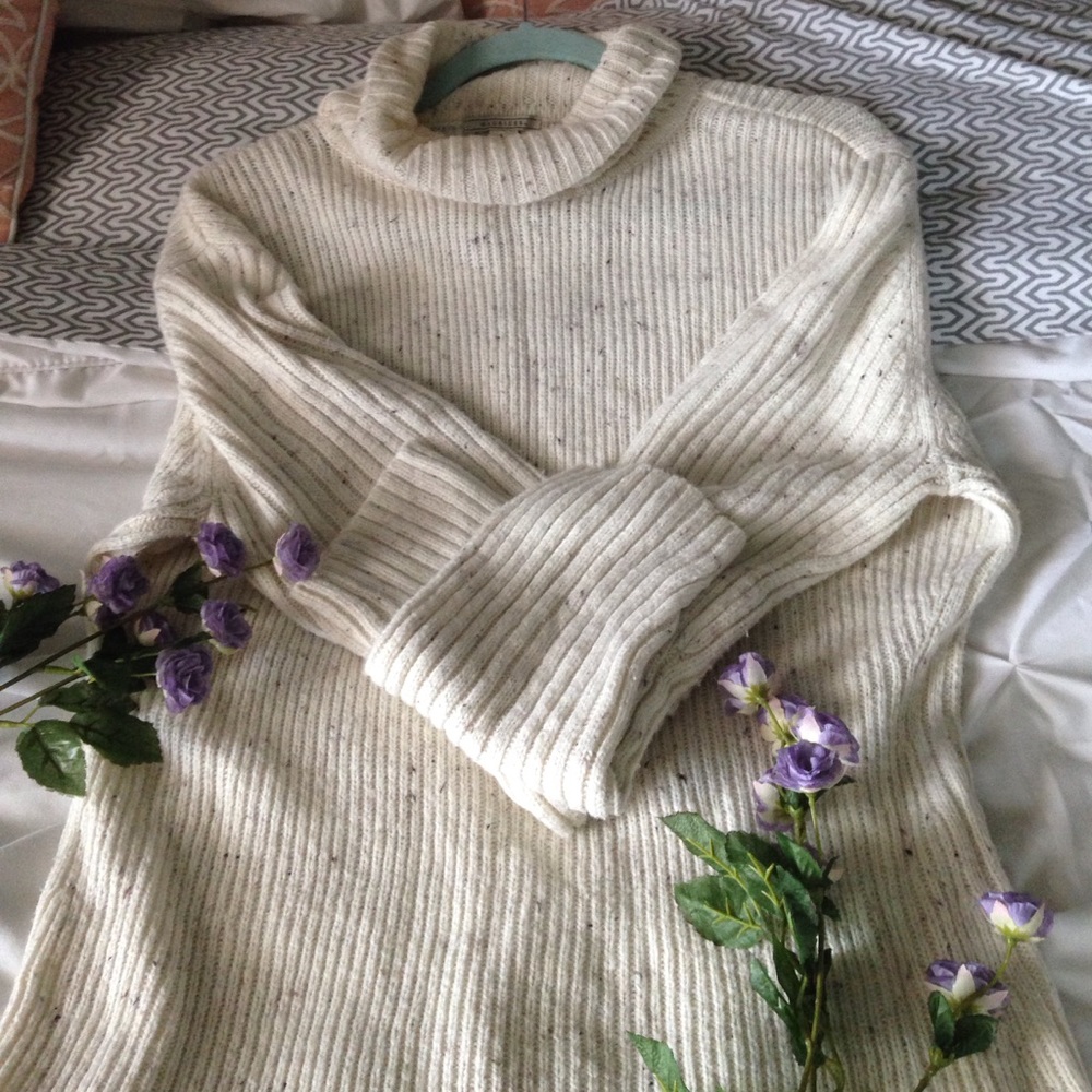 SUPER COZY TURTLENECK SWEATER!!