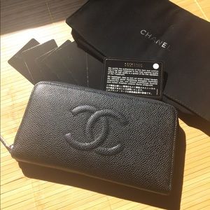 💯Authentic - Chanel Caviar Leather zippy wallet