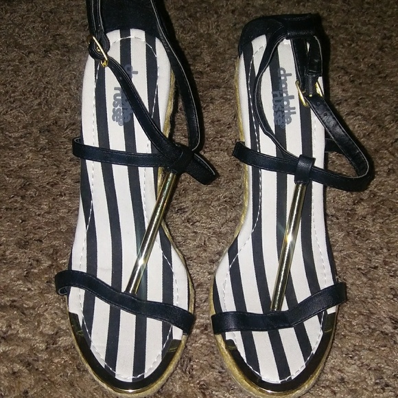 Shoes - Picture 1 of 3