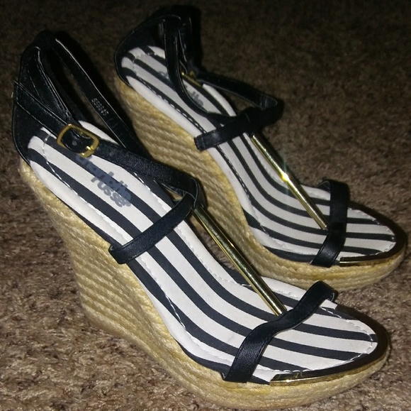 Shoes - Picture 2 of 3