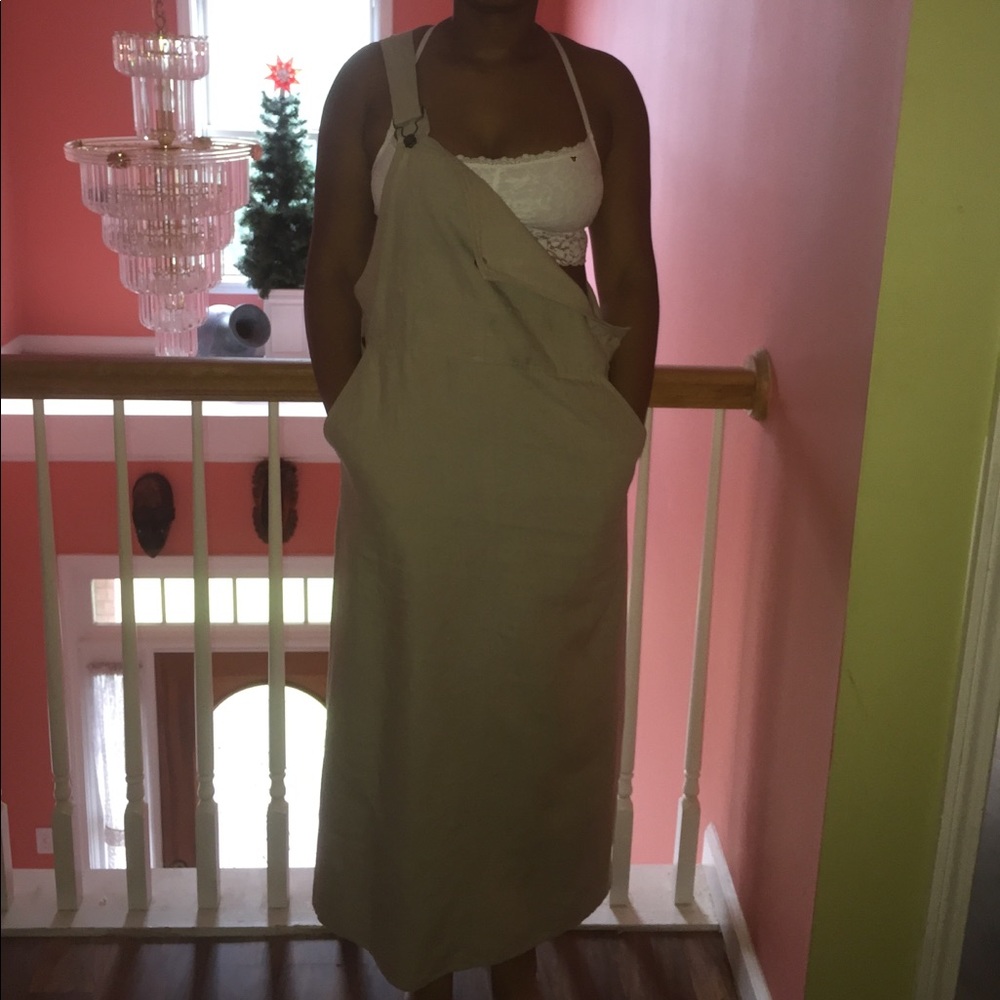 Dress - Picture 2 of 2