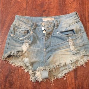 High wasted light wash shorts