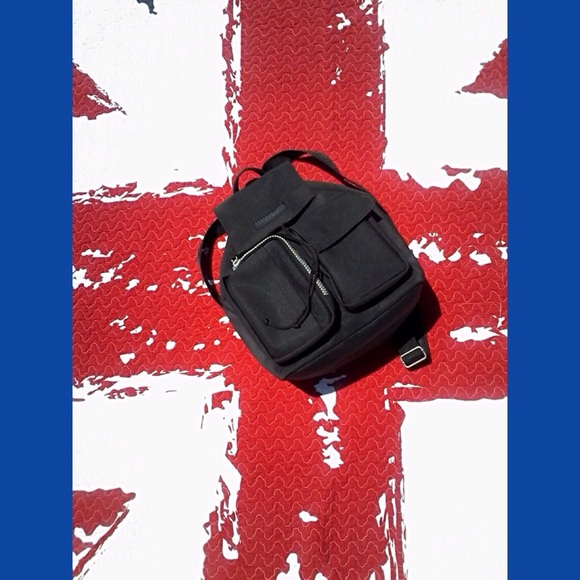 Kenneth Cole Reaction Black Drawstring Adjustable Zip Up Dual Pocket Backpack main image 4