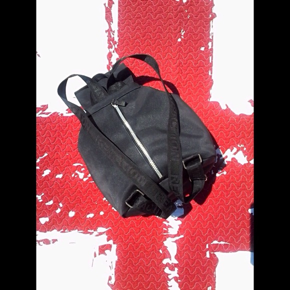 Kenneth Cole Reaction Black Drawstring Adjustable Zip Up Dual Pocket Backpack main image 5