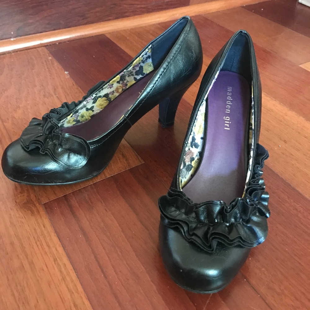 Madden Girl Black 2.5" Heel with Ruffled Toe