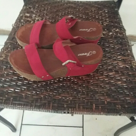 Slippers - Picture 2 of 3