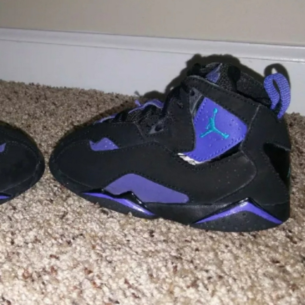 Shoe's - Picture 3 of 3