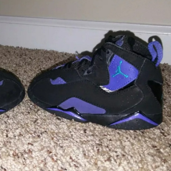 Shoe's - Picture 3 of 3