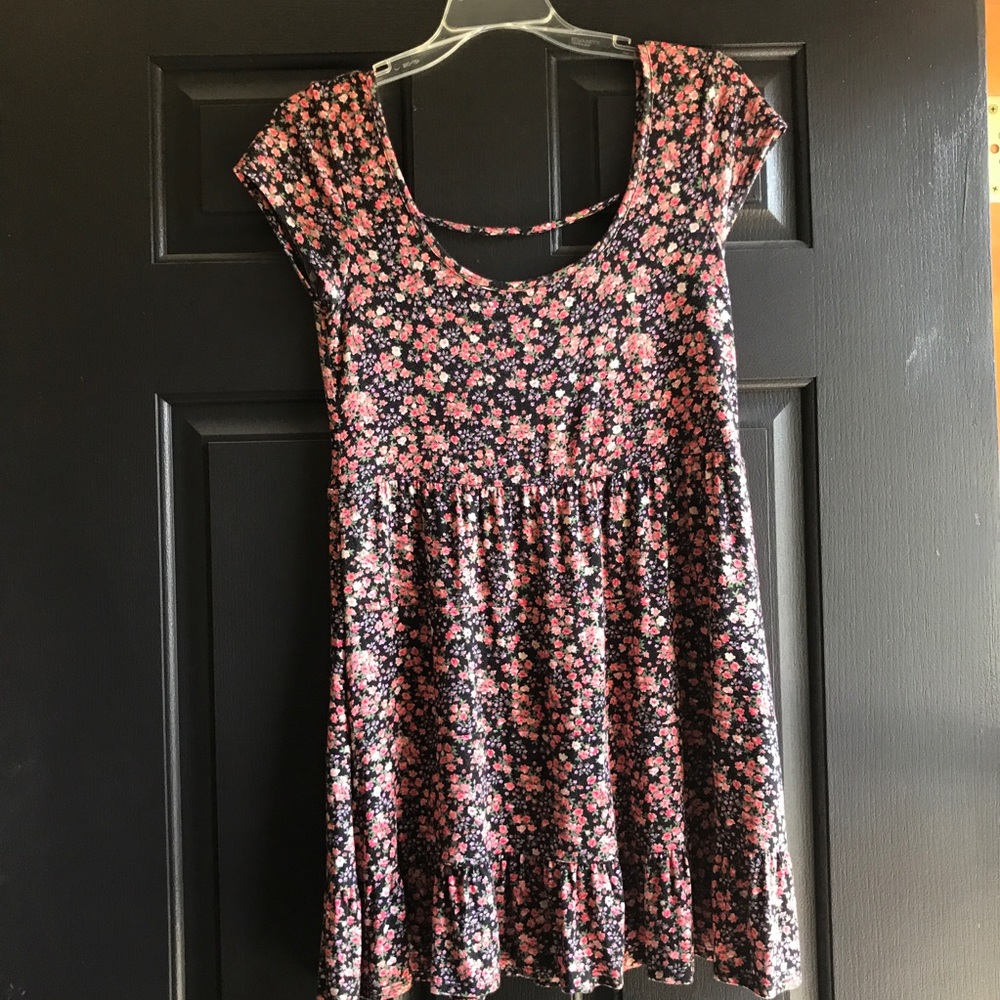 Flower dress with adorable back