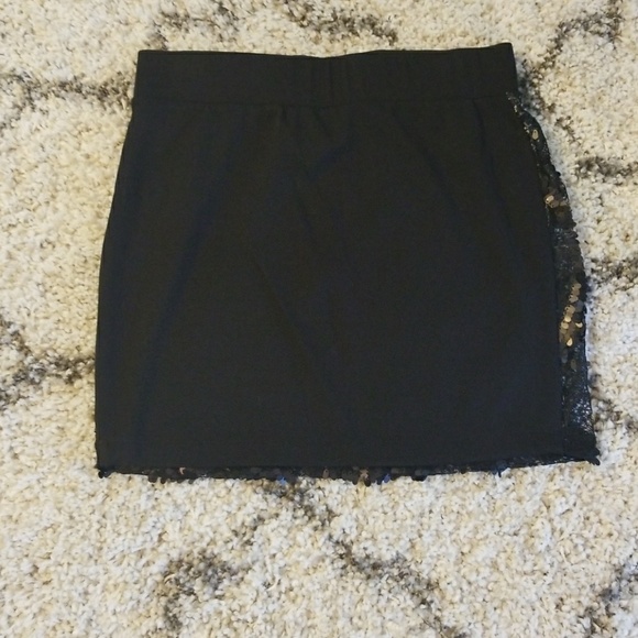 Skirt - Picture 2 of 3
