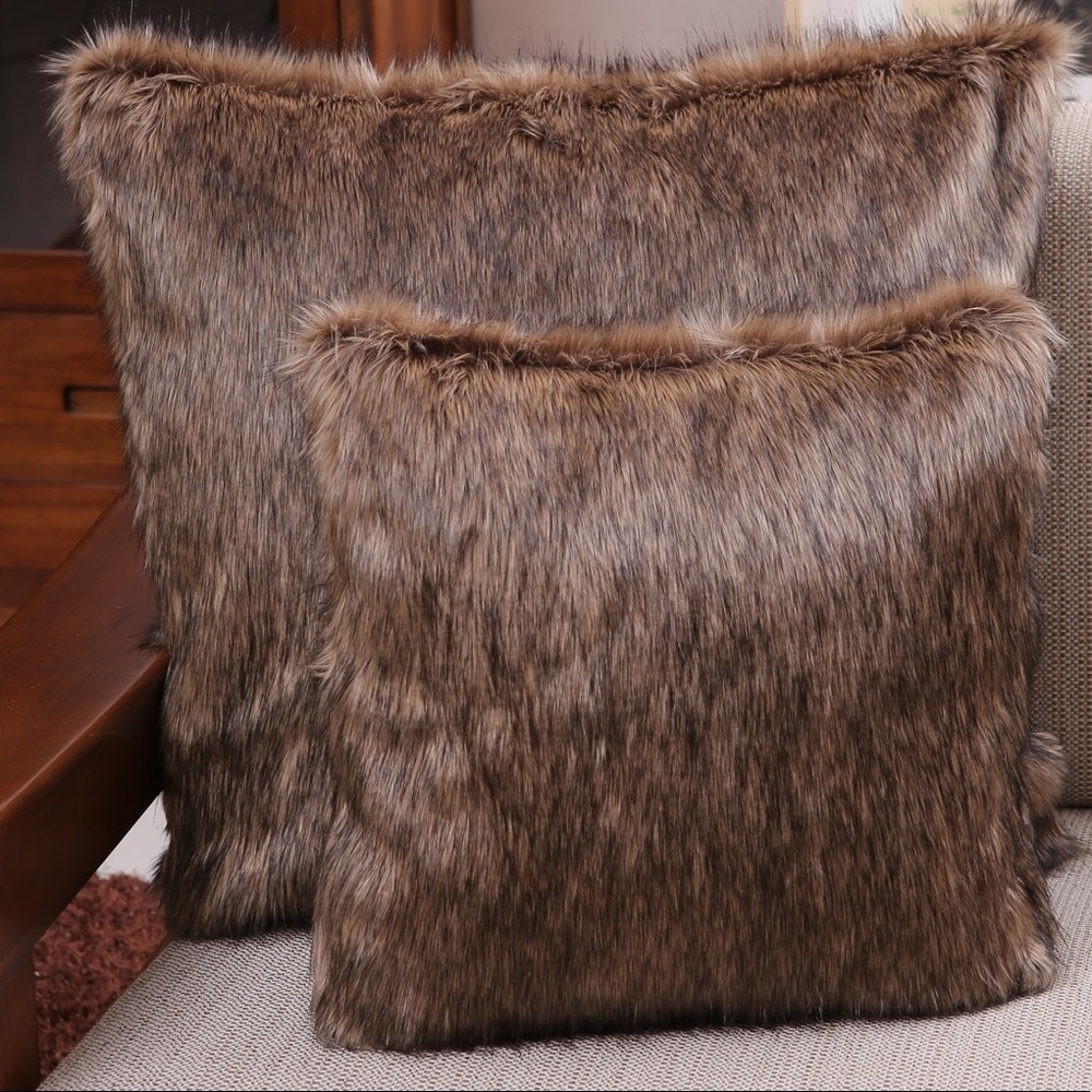 Lindsay Home Fashion "Bear" Faux Fur Pillow