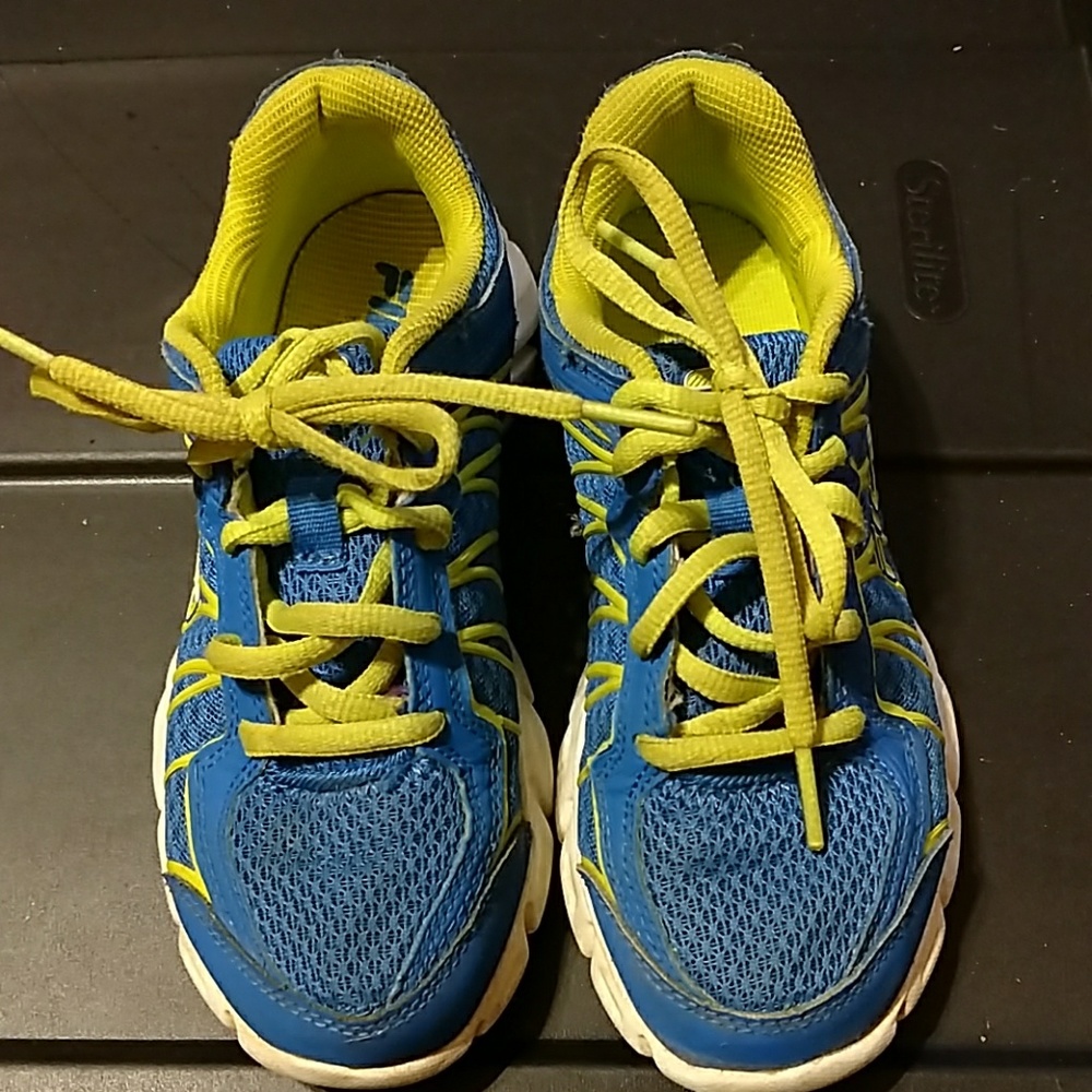 Fila youth boys tennis shoes, royal and lime