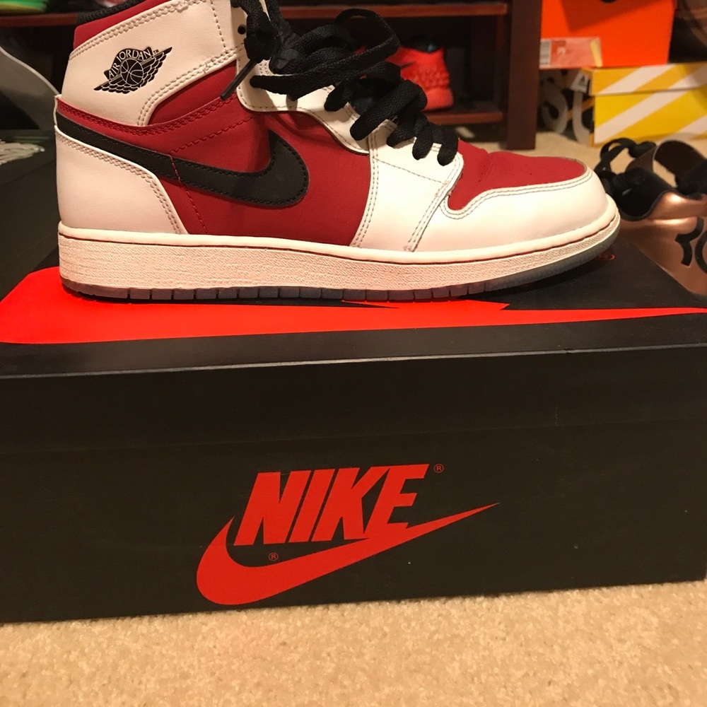 Air Jordan 1 Carmine